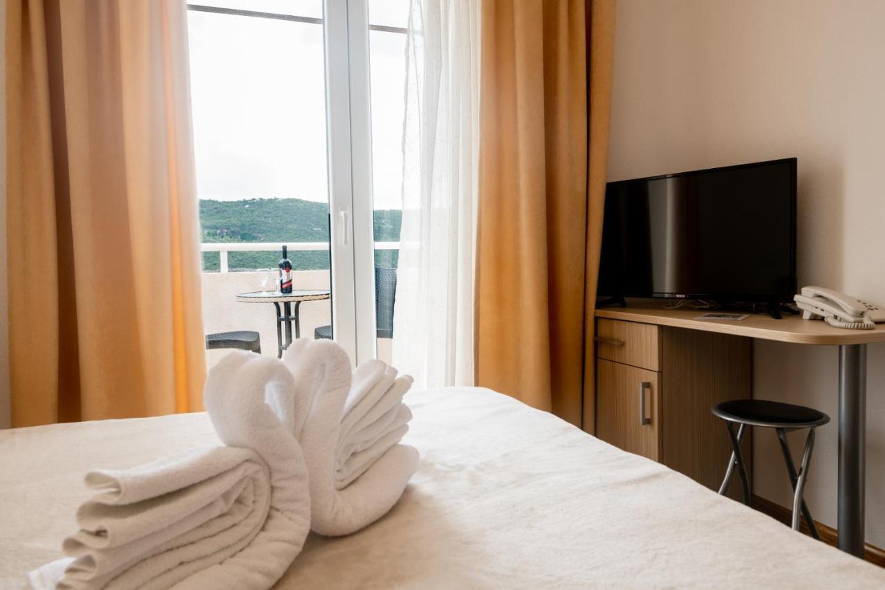Hotel Ami - M Neum Luaran gambar