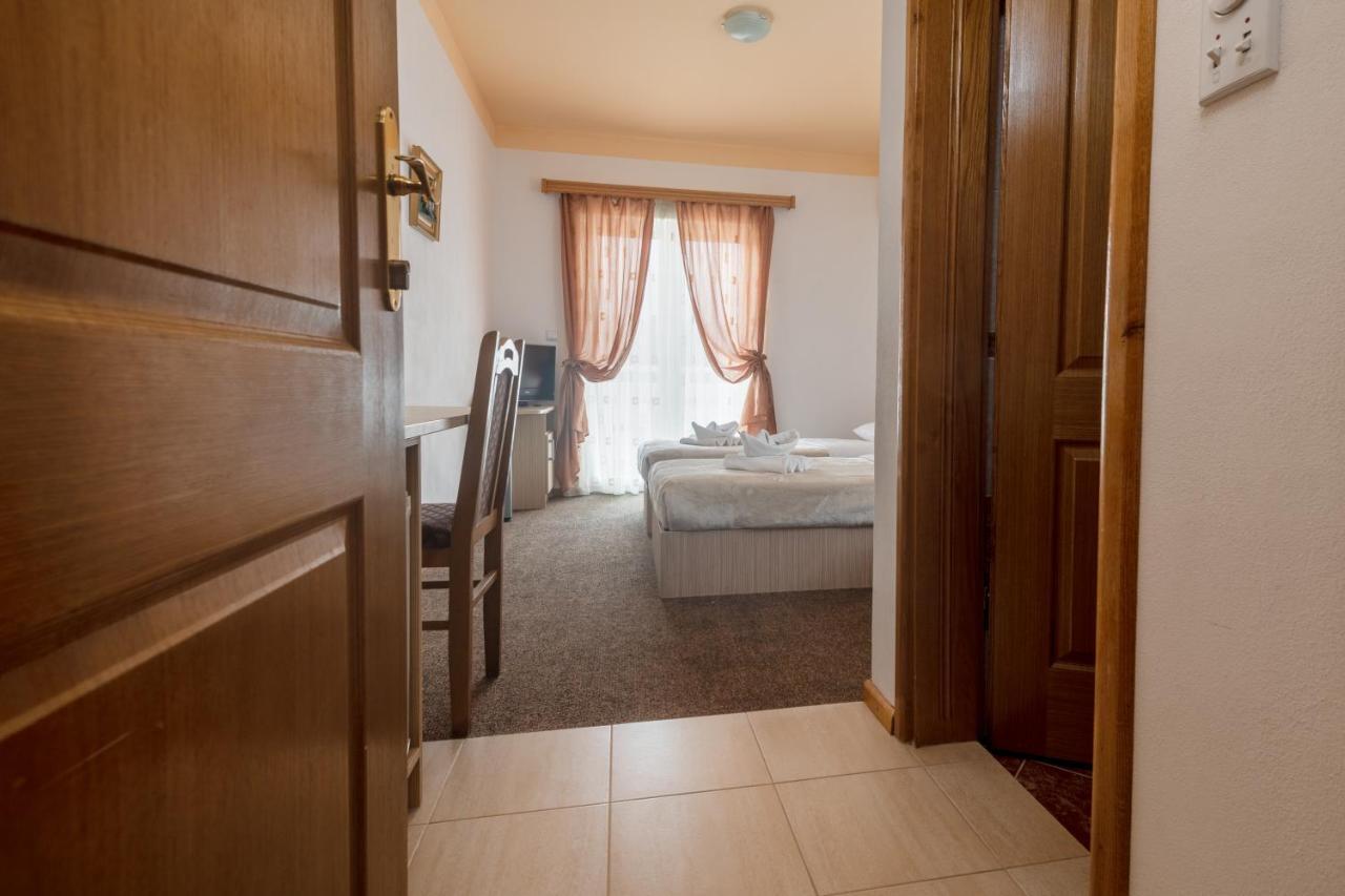 Hotel Ami - M Neum Luaran gambar